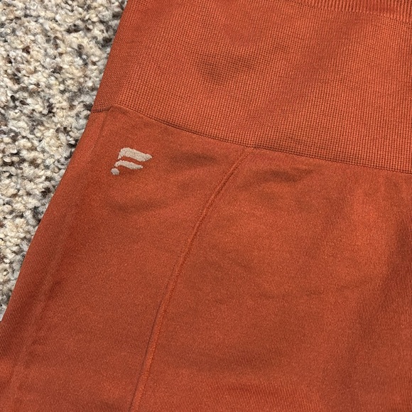 Fabletics leggings and sports bra - Picture 5 of 6